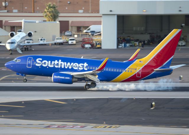 Boeing 737-700 (N737JW)