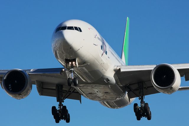 Boeing 777-200 (JA8984)