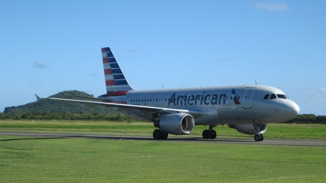 Airbus A319 (N700UW)