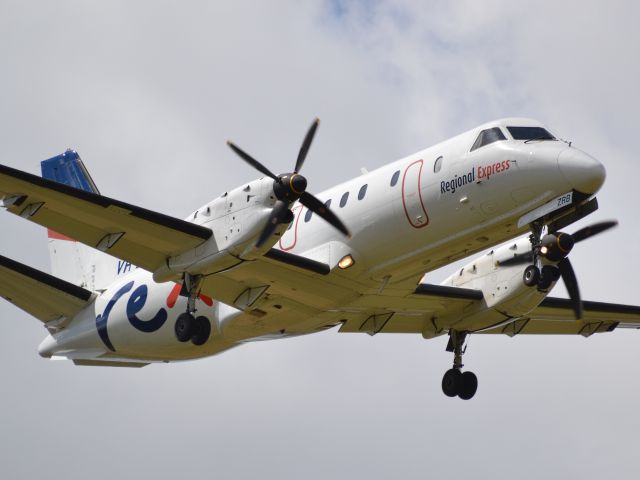 Saab 340 (VH-ZRB) - Regional Express Saab 340B approaching runway 27.