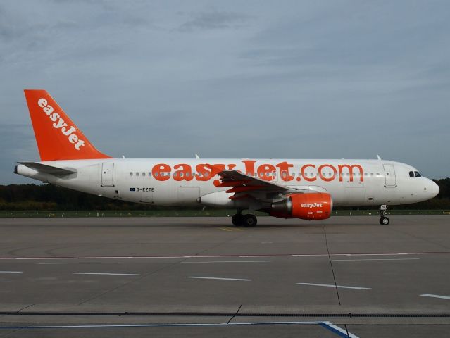Airbus A319 (G-EZFE)