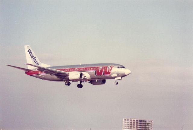 BOEING 737-300 — - Landing at Santa Ana in the mid-1980s