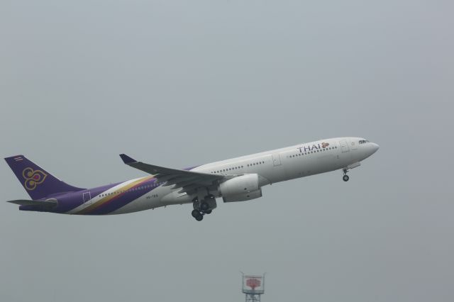 Airbus A330-300 (HS-TEQ)