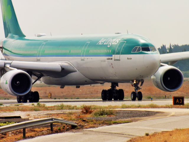 Airbus A330-300 (EI-EAV)