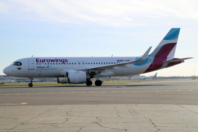 Airbus A320neo (D-AENB) - Taxiing to Stand 225 on 10-Feb-23 operating flight EWG9466 from EDDL.