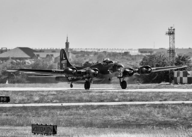 Boeing B-17 Flying Fortress (N7227C)