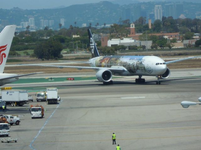 BOEING 777-300 — - AIR NEW ZEALAND 777-300 HOBBIT COLOURS