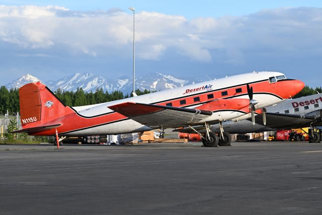 Douglas DC-3 (N115U)