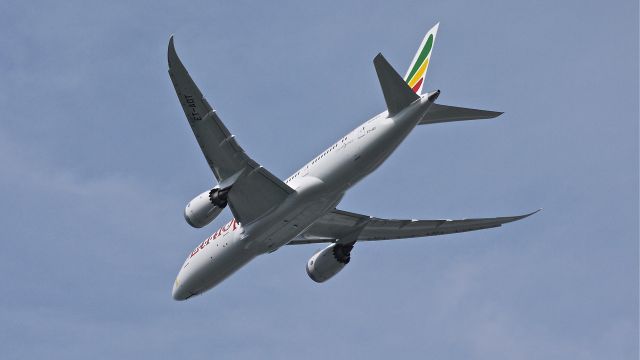 Boeing 787-8 (ET-AOT) - BOE266 climbs from Rwy 34L to begin its maiden flight on 4/21/14. (LN:167 / cn 34748).