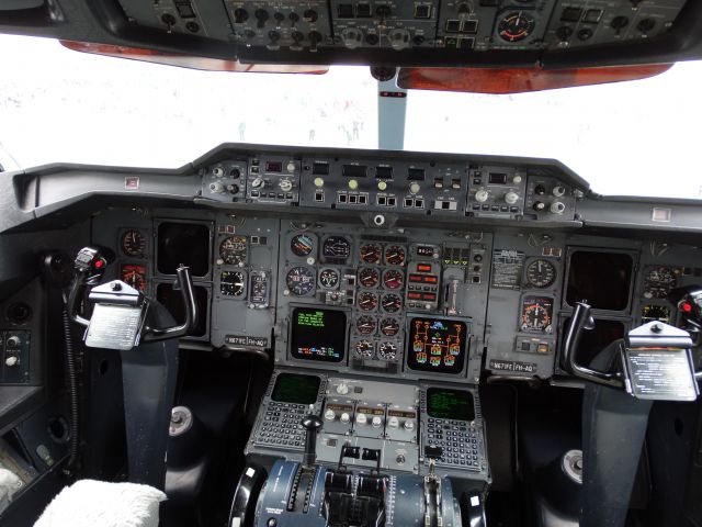 Airbus A300F4-600 (N671FE) - Cockpit of the A300