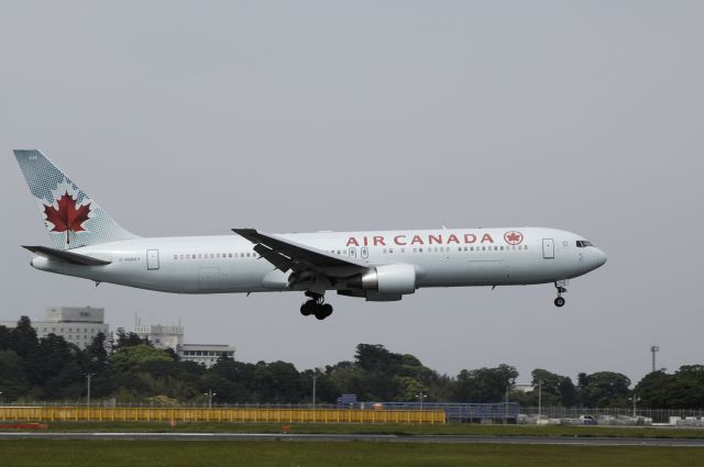 BOEING 767-300 (C-FMWV) - Final Approach to NRT Airport R/W16R on 2012/05/26