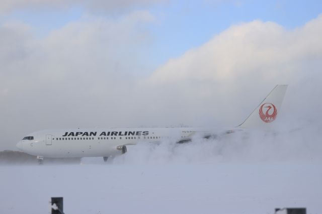 BOEING 767-300 (JA656J) - December 19th 2020:HND-HKD.