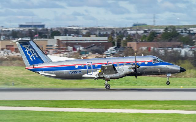 Embraer EMB-120 Brasilia (N122HL) - FRG9122 (Freight Runners Express) lands on runway 33L arriving from General Mitchell Intl (KMKE)