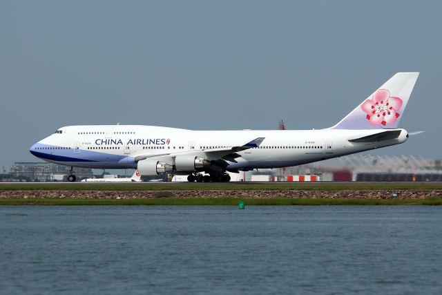 Boeing 747-400 (B-18208) - Dynasty 1588 departing Boston with Taiwanese President Ma Ying-jeou, who was in town to give a speech at Harvard University.