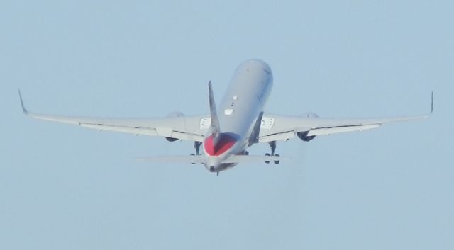 BOEING 767-300 (N379AA) - Lifting off to Milan (Malpensa) (LIMC)