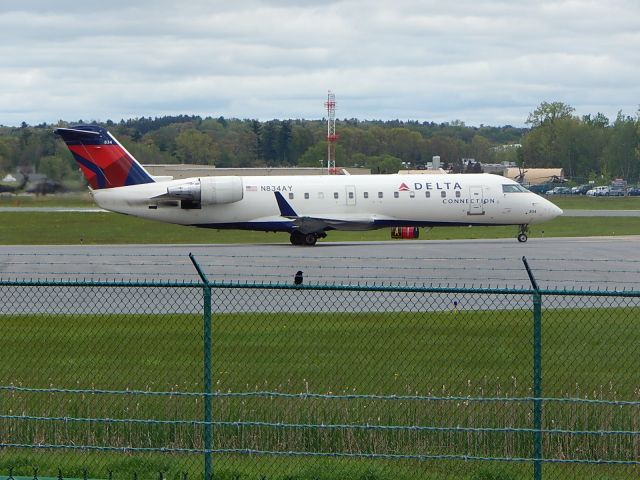 Canadair Regional Jet CRJ-200 (N834AY) - N834AY at KALB