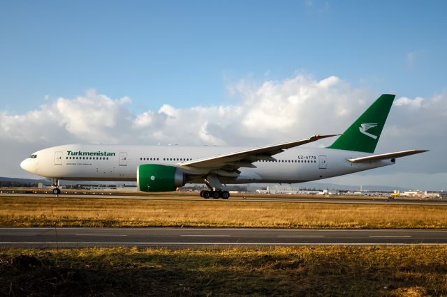 BOEING 777-200LR (EZ-A778)