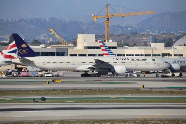 BOEING 777-300ER (HZ-AK37)