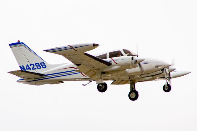 Cessna 310 (N42SS)