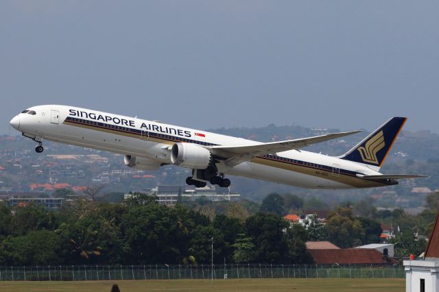 BOEING 787-10 Dreamliner (9V-SCO)