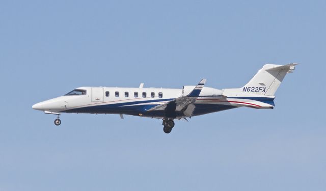 Learjet 40 (N622FX)