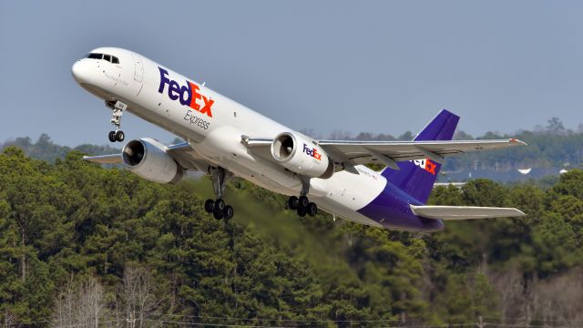 Boeing 757-200 (N944FD) - FedEx Boeing 757-200F (N944FD) departs KRDU Rwy 23R on 1/11/2023 at 12:30 pm.