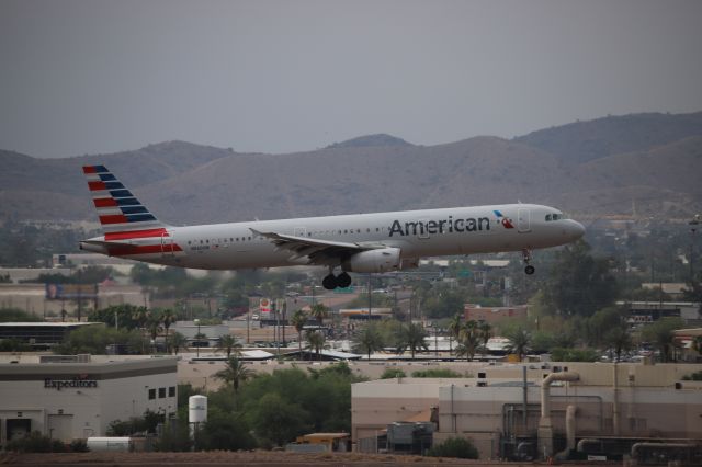 Airbus A321 (N560UW)