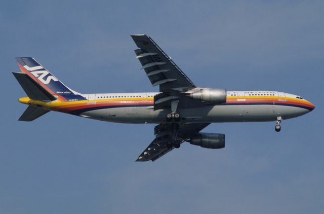 Airbus A300F4-200 (JA8293) - Final Approach to Tokyo-Haneda Intl Airport Rwy16L on 1997/04/11