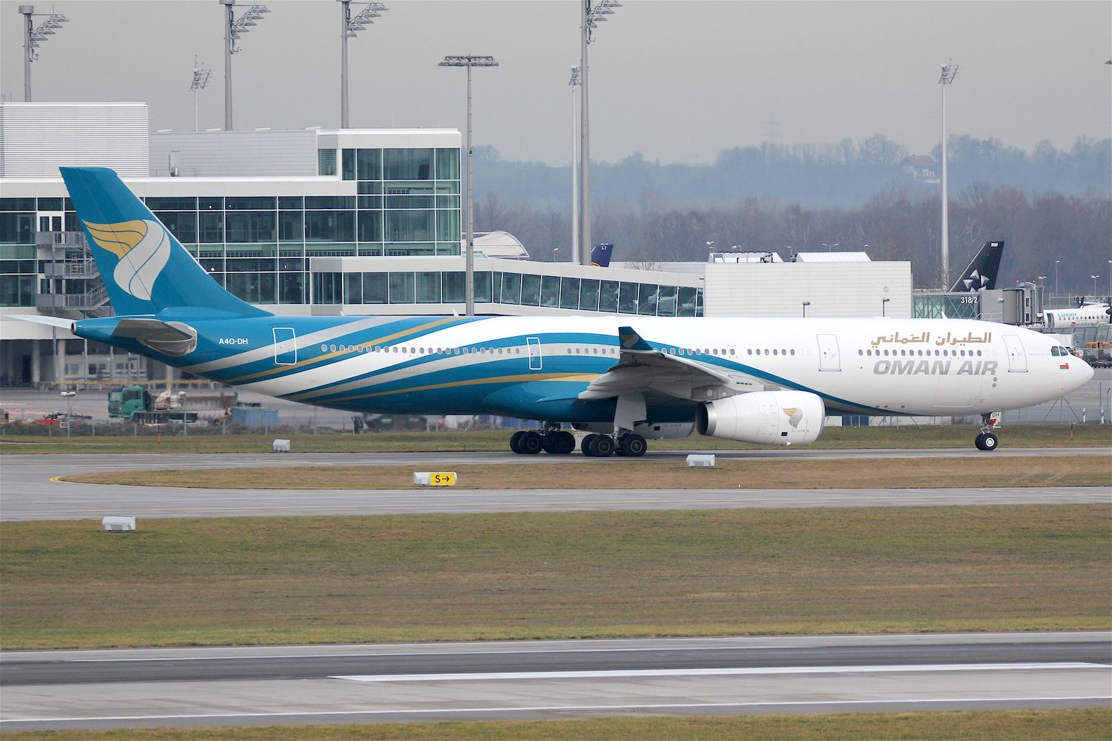 Airbus A330-200 (A40DH)