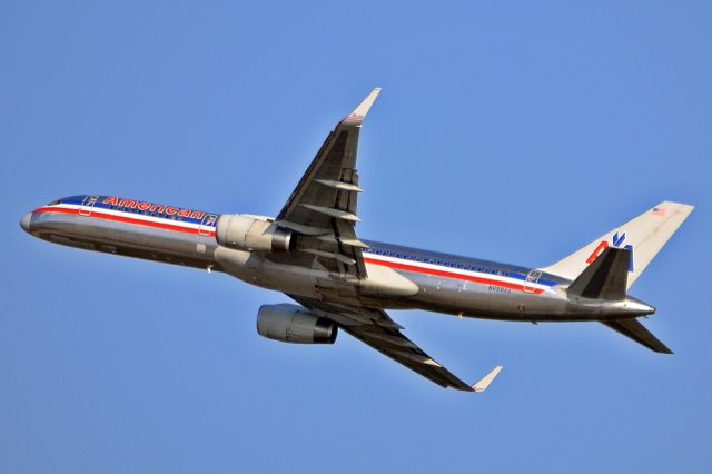 Boeing 757-200 (N658AA)