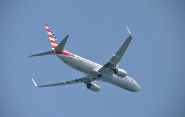 Boeing 737-700 (N960AW) - AA B737 over Nantasket Beach