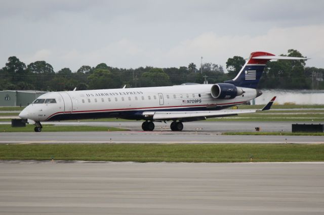 Canadair Regional Jet CRJ-700 (N709PS)