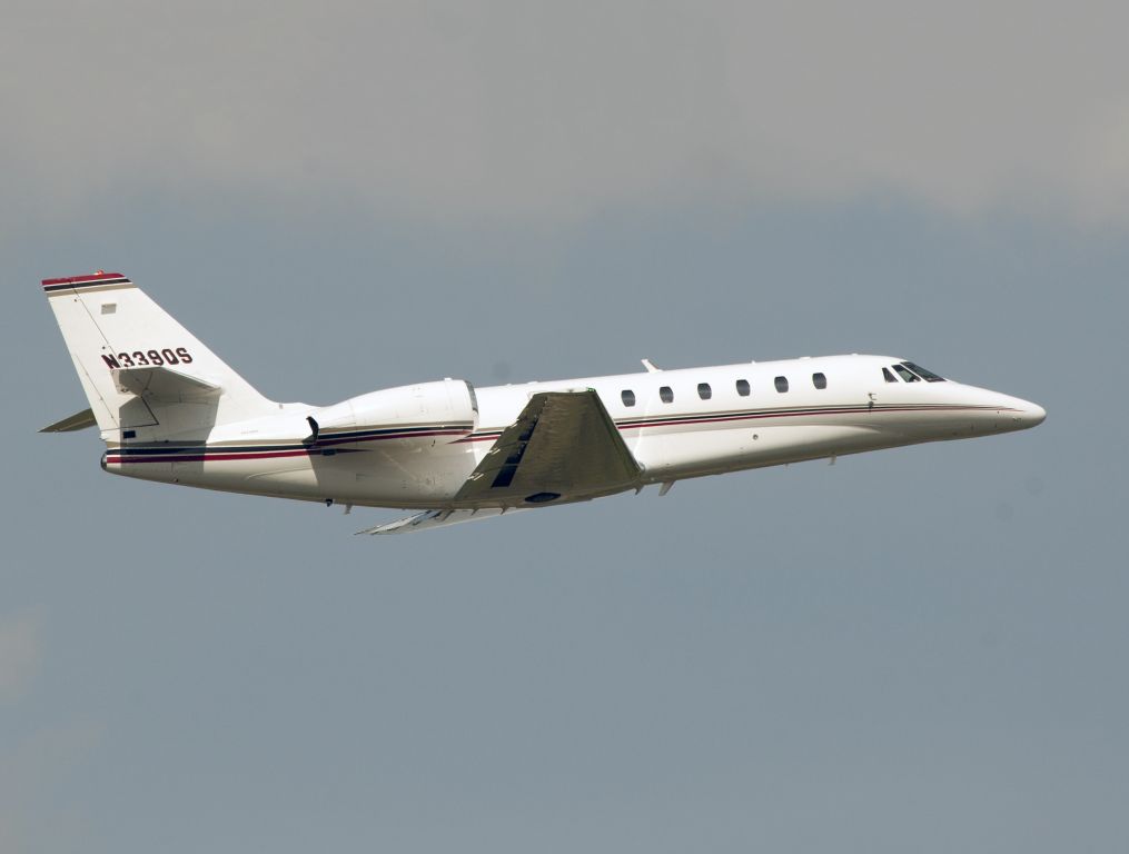 Cessna Citation Sovereign (N339QS) - Take off.