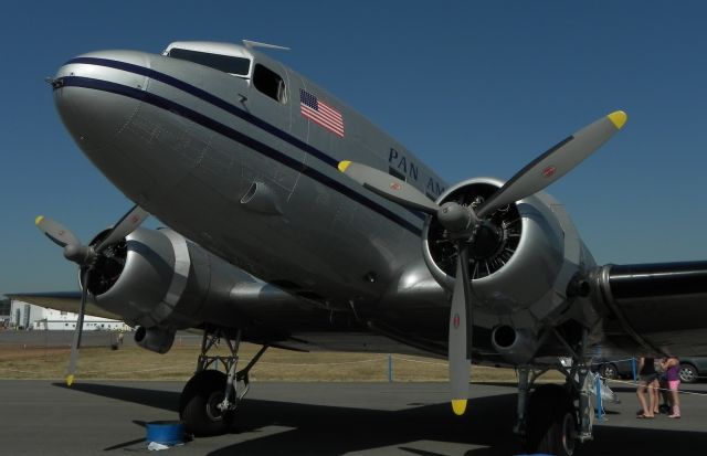 Douglas DC-3 —