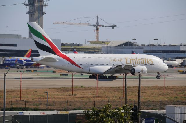 Airbus A380-800 (A6-EOM)