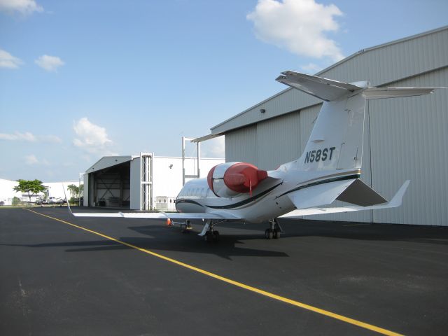 Learjet 60 (N58ST)