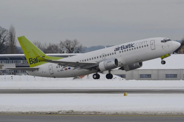 BOEING 737-300 (YL-BBL)