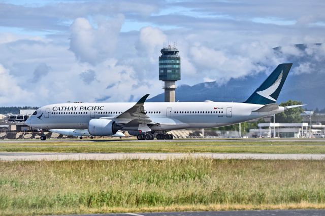 Airbus A350-900 (B-LRI)