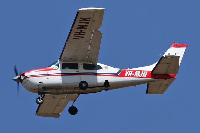 Cessna Centurion (VH-MJN)