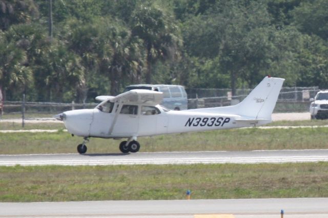 Cessna Skyhawk (N393SP) - N393SP performs a touch and go on Runway 32 at Sarasota-Bradenton International Airport