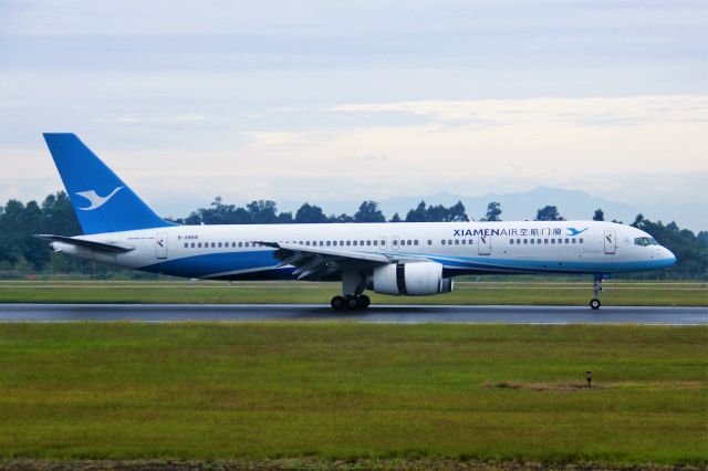 Boeing 757-200 (B-2868) - The only B757 in China mainland.br /TIPS:Select full-size and wait for a while for better view.