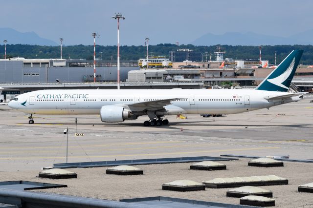 BOEING 777-300ER (B-KQE)