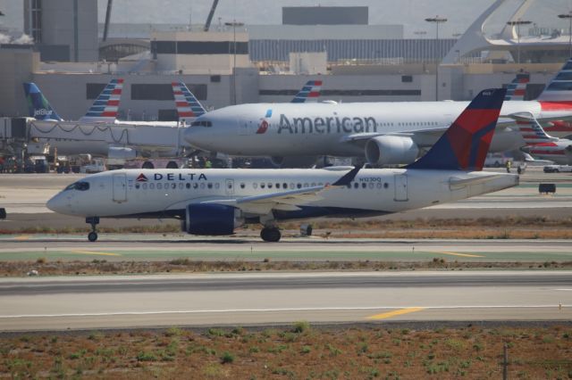 Airbus A220-100 (N123DQ)