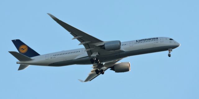 Airbus A350-900 (D-AIXM) - Minutes before landing, summer 2019.