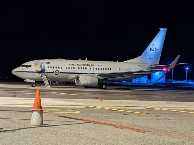 Boeing 737-700 (A36001) - I am standing on the Airport Apron, walking to the arrival terminal at Avalon Airport having just deboarded from the delayed flight JQ609 from Sydney on Tuesday 05 July 2022 at approximately 21:20 hours. I spotted this plane Boeing 737-7DT(BBJ) parked on the tarmac.