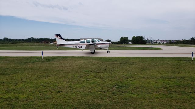 Beechcraft Bonanza (33) (N1570T)