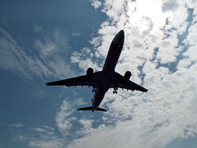 Airbus A330-300 —