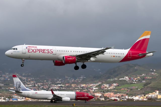 Airbus A321 (EC-JEJ)