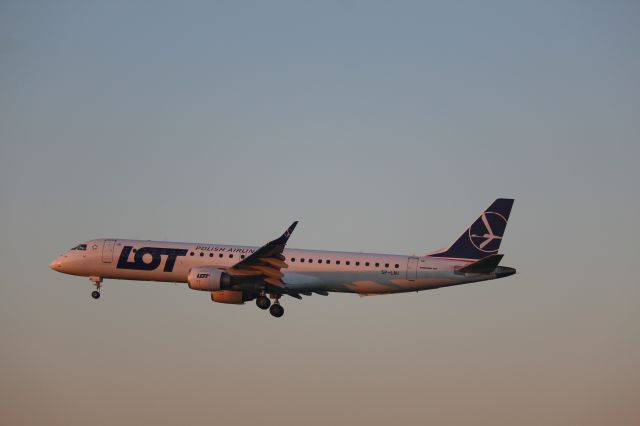 EMBRAER 195 (SP-LNI)