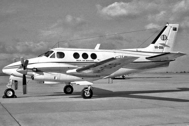 Beechcraft 55 Baron (VH-DDG) - DELTA AIR SERVICES - BEECH 100 KING AIR - REG VH-DDG (CN ) - ESSENDON MELBOURNE VIC. AUSTRALIA - YMEN (12/4/1982)